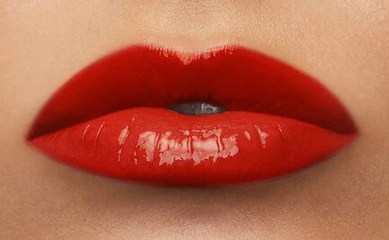 El labial rojo brillante que sí sobrevive a las Fiestas Patrias y al pozole