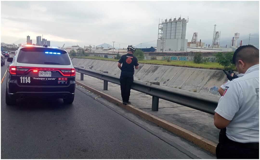 Este 26 de septiembre de 2024, elementos de Protección Civil y policías localizaron un cadáver flotando en Arroyo El Obispo, Nuevo León. Foto: Especial