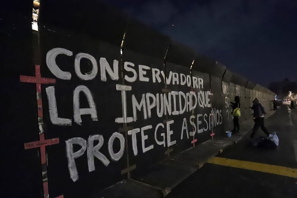 8M 2022: Despliegan a marinas antimotines en Palacio Nacional