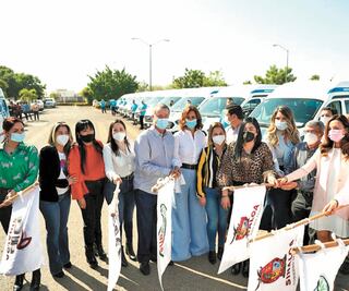 Gobierno de Sinaloa entrega 13 vehículos a DIF municipales