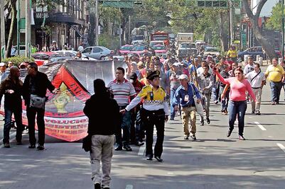 Limpiaparabrisas y payasos denuncian acoso de policías