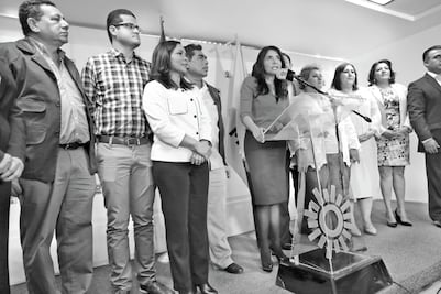 Se niega Barrales a dejar la presidencia del PRD