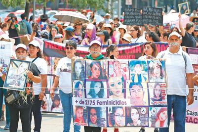 En silencio, marchan en la CDMX por desaparecidas