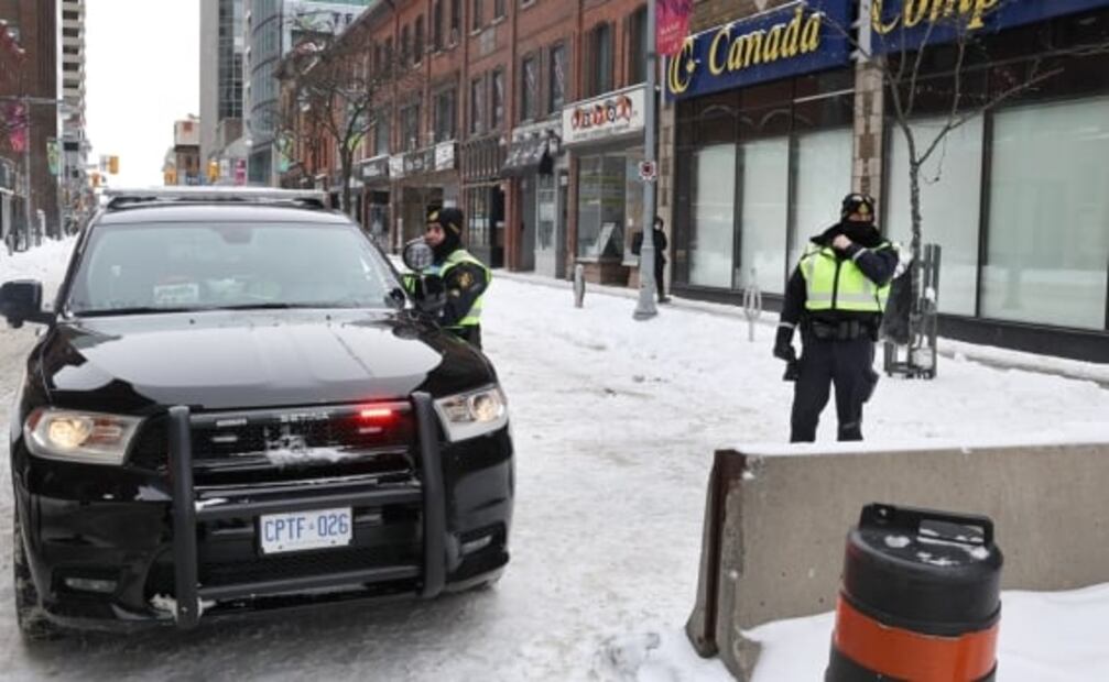 Policía recupera control de la capital canadiense, tras acabar con protesta de camioneros