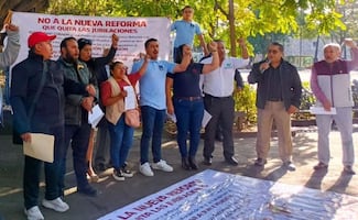 Sindicatos protestan por reforma a Ley del Servicio Civil de Morelos; gobernadora garantiza respeto a derechos adquiridos