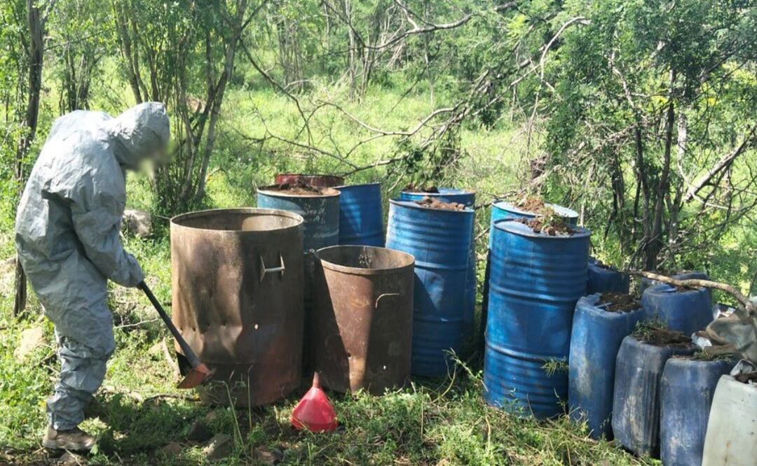 Inhabilitan área de concentración de material diverso para la elaboración de metanfetamina en Sinaloa (16/10/2025). Foto: Especial