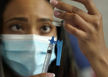 Covid-19: las vacunas de Pfizer y Moderna provocarían falsos positivos