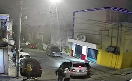 VIDEO. Hombres armados asaltan a dos personas en Lomas de San Agustín, Naucalpan