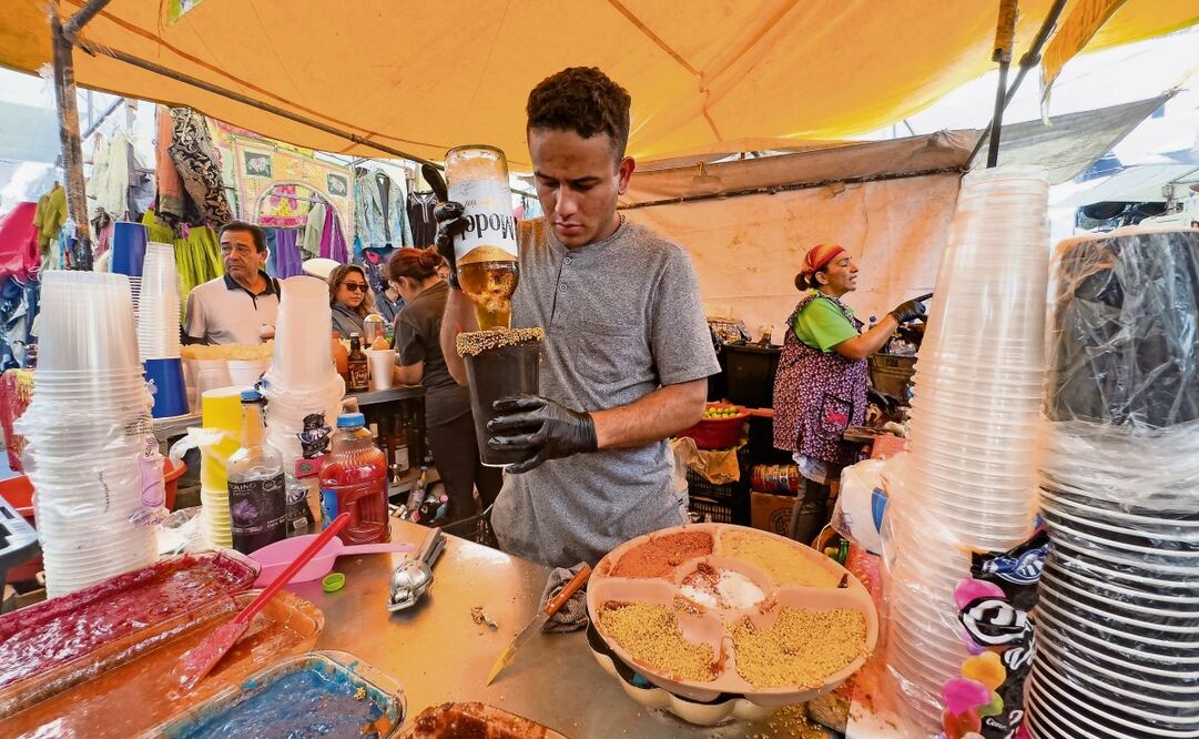 Específicamente en la Cuauhtémoc, fueron desmanteladas 59 chelerías; en Iztapalapa 36; en Iztacalco, 29; en Tlalpan 26; en Miguel Hidalgo 26; en Gustavo A. Madero 24; en Venustiano Carranza 13; en Xochimilco 11; en Coyoacán 9; en la Magdalena Contreras, 5; en Álvaro Obregón 4 y Tláhuac 1. Foto: Hugo Salvador/EL UNIVERSAL