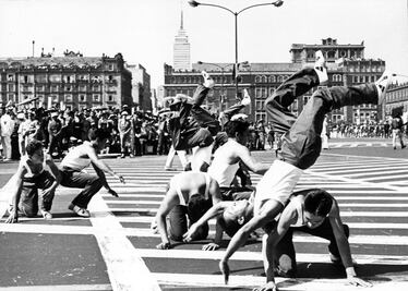 Por qué el 20 de noviembre desfilan deportistas y no militares