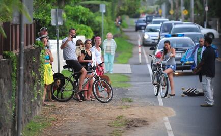 Multarán en Hawai a personas que crucen la calle viendo el celular