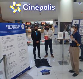 Alcalde de Miguel Hidalgo supervisa el primer día con cines