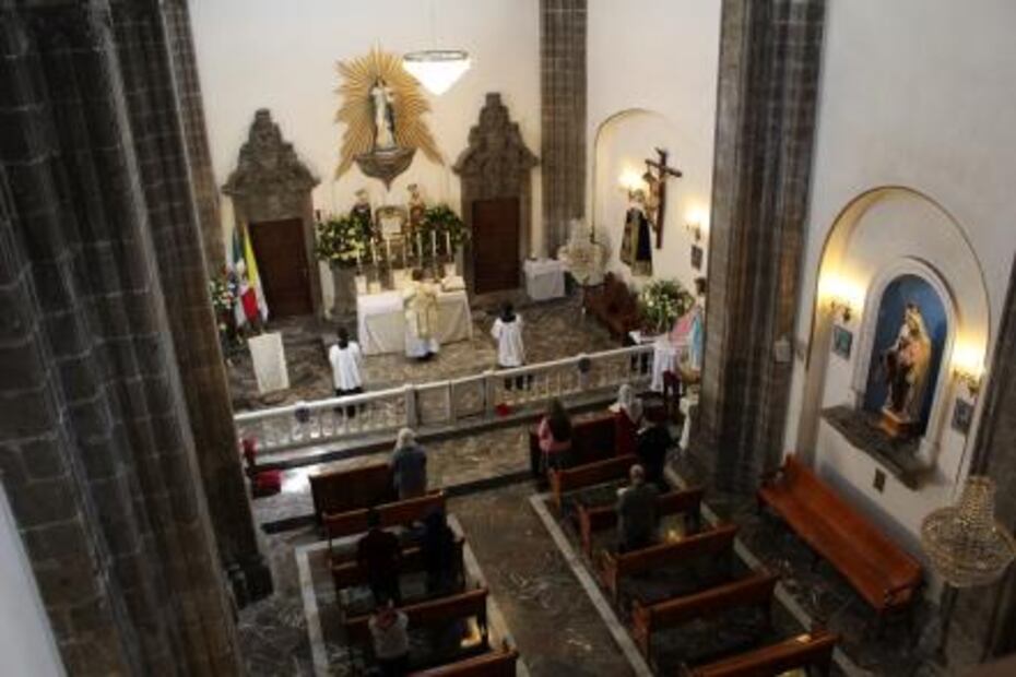 Cuando la misa se daba en latín y de espaldas