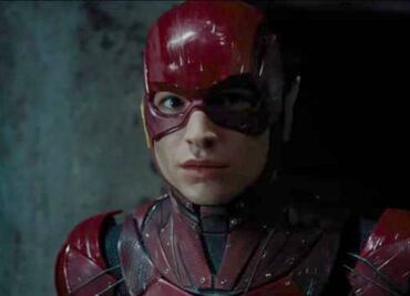 Preocupa comportamiento de Ezra Miller, es captado con arma y chaleco antibalas