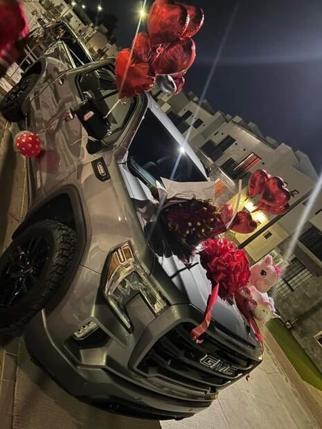 Mona presume millonario regalo de Geros y fans la tunden; "te la compró con lo que te robó"