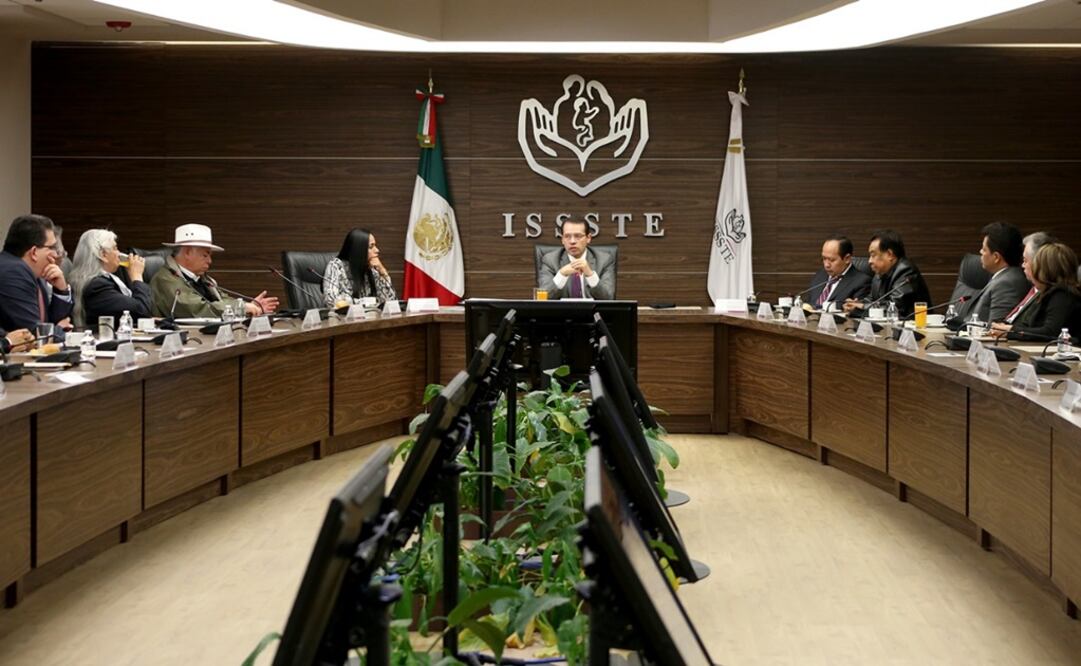 Reunión de trabajo con la Comisión de Seguridad Social de la Cámara de Diputados y el titular del Instituto, Luis Antonio Ramírez Pineda (CORTESÍA)