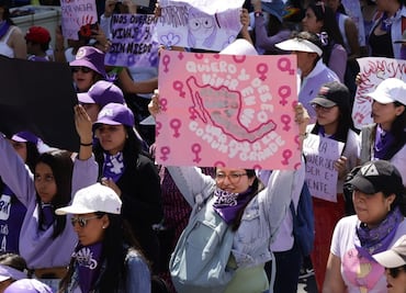 Día de la Mujer 2025; ¿qué llevar en tu mochila para la marcha del 8M en CDMX?