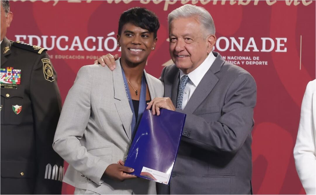 López Obrador reconoció a los atletas mexicanos. FOTO: Fernanda Rojas/ EL UNIVERSAL