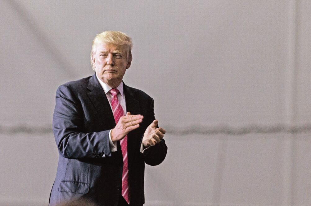 Donald Trump declaró pérdidas por 915.7 millones de dólares, lo que le permitiría legalmente evitar impuestos sobre ingresos durante 18 años, según un reporte del diario The New York Times (JAMES ROBINSON. AP)