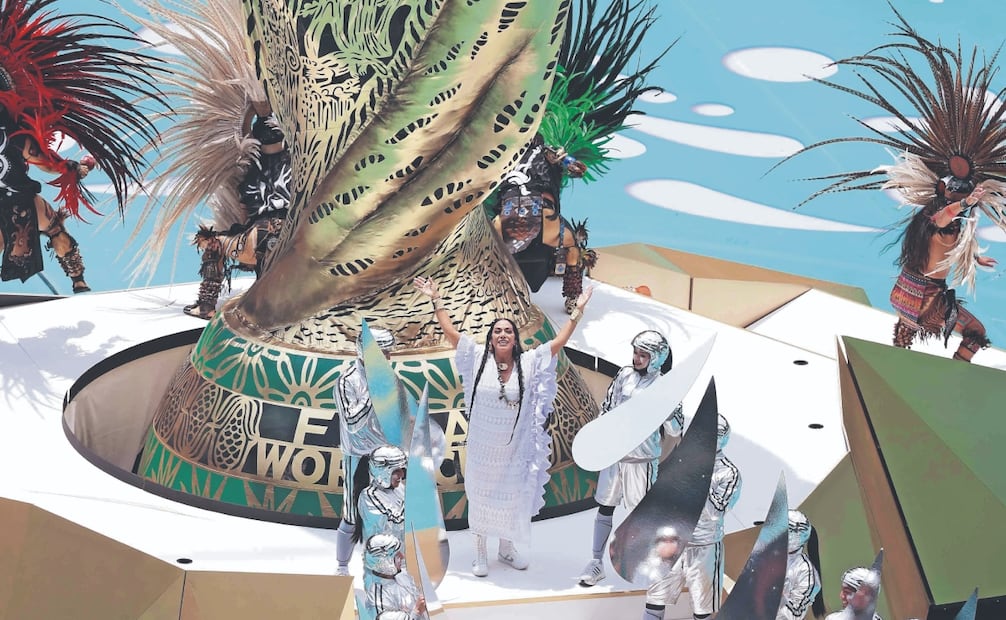 Lila Downs fue la primera en aparecer durante la inauguración, dando la bienvenida al mundo.
Foto: Diego Simón y Carlos Mejía/ EL UNIVERSAL