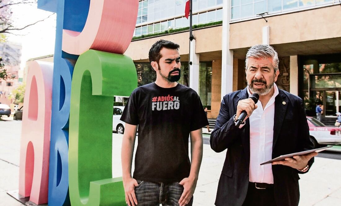 El diputado federal Jorge Álvarez y el coordinador de campaña de Alejandra Barrales, Raúl Flores, exigen que no haya impunidad en el caso del colegio Rébsamen , donde murieron niños y maestras por el sismo del 19 de septiembre.