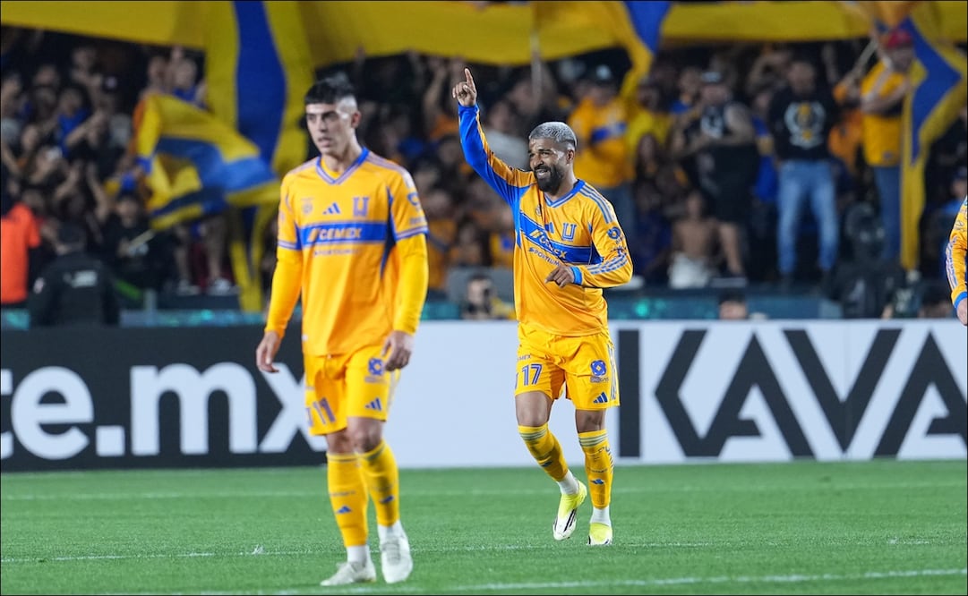 Rodrigo Aguirre festeja su primer gol con Tigres / Foto: Imago7