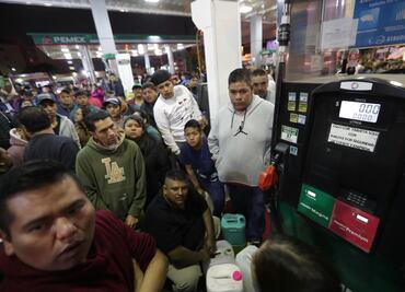 Largas filas prevalecen en cuarto día de desabasto de gasolina en CDMX