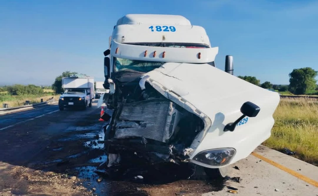 Carambola de tres tráileres deja un lesionado en Arco Norte; reportan fuerte carga vehicular. Foto: Especial