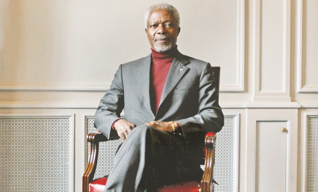 Durante sus casi 10 años al frente de la ONU, Kofi Annan viajó por todo el mundo buscando apoyo para el organismo internacional, haciendo gala de un gran carisma y diplomacia (ARCHIVO. AFP)