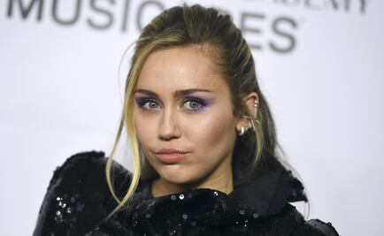Así reacciona Miley Cyrus al ser acosada por un fan 
