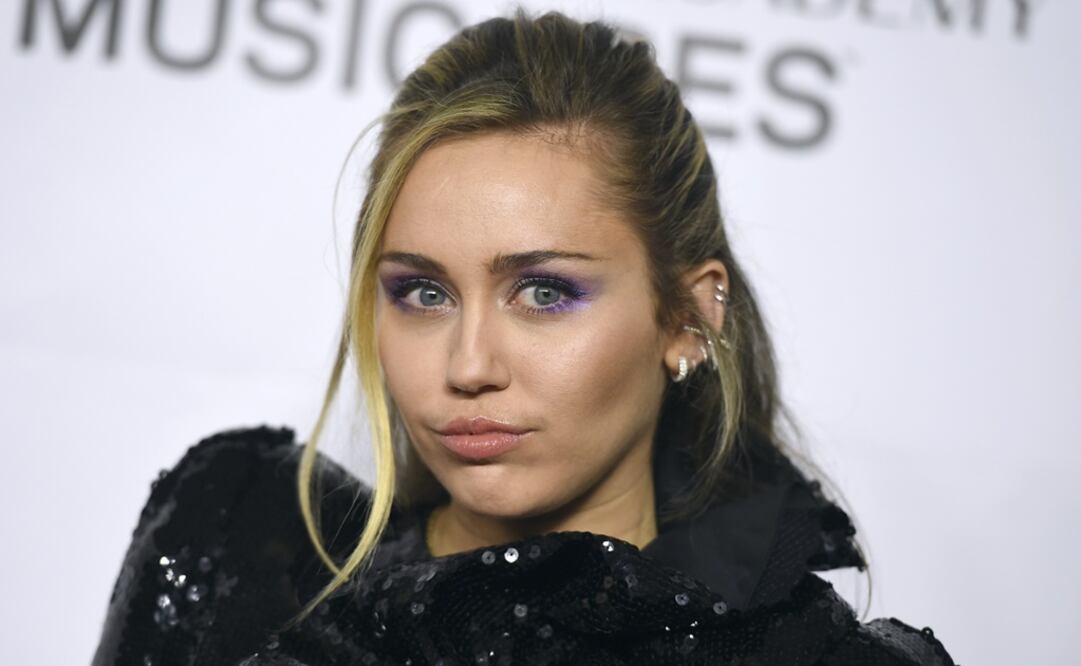 Así reacciona Miley Cyrus al ser acosada por un fan 
