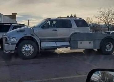 La extraña Ford Explorer convertida en camión que debes conocer