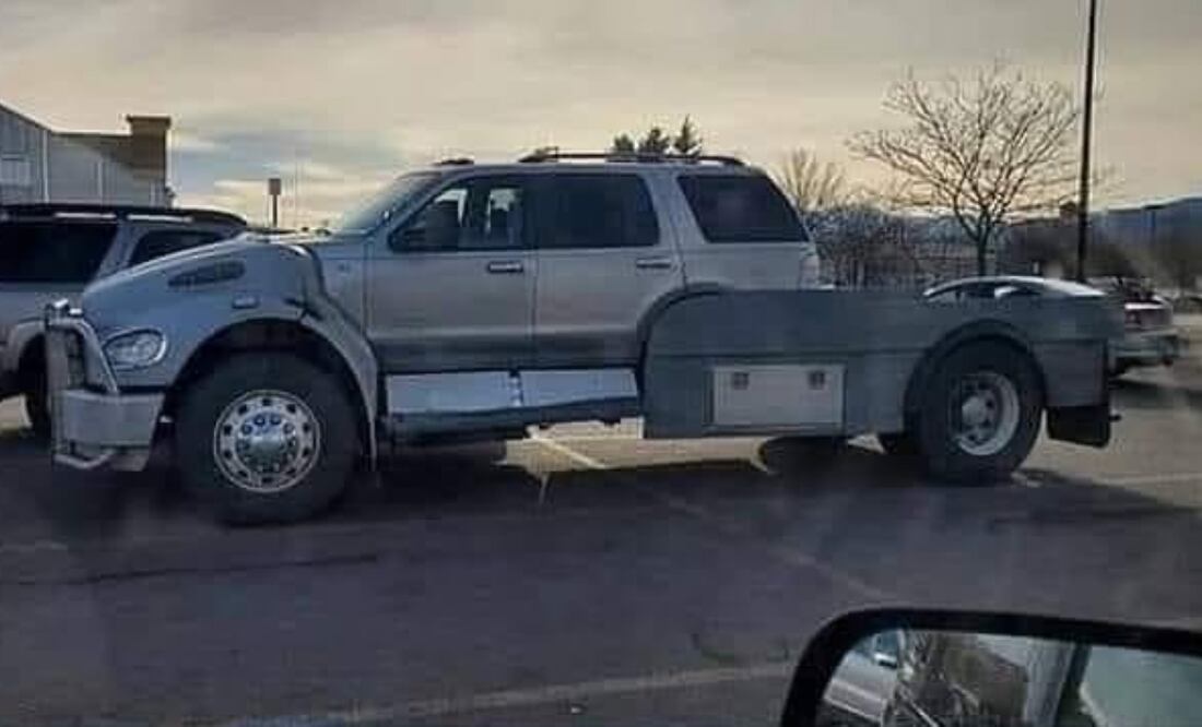 La extraña Ford Explorer convertida en camión que debes conocer