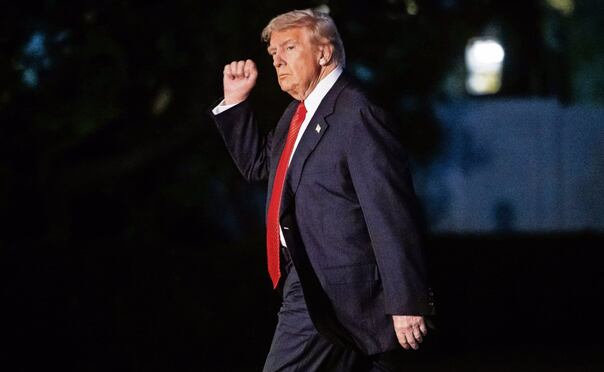 Donald Trump alega, sin pruebas, que voto por correo es sinónimo de fraude. Foto: EFE