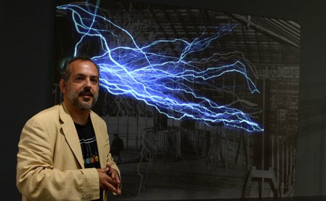 Para Miguel Delgado, curador de la muestra, Tesla pasó de la fama a la ruina, de la genialidad a la locura, de la soledad al "trending topic". FOTO: Notimex