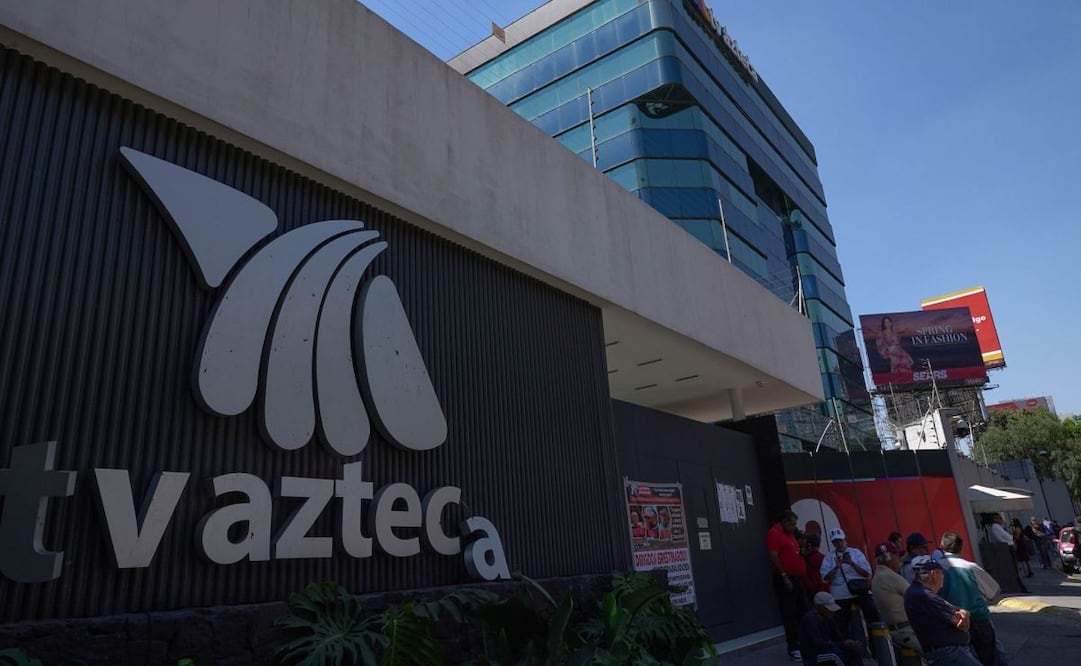 Integrantes del Sindicato Mexicano de Electricistas, se manifestaron a las afueras de TV Azteca, para exigir al medio mayor vercidad en sus noticias.
Foto: Cuartoscuro