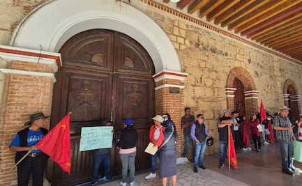 Pobladores toman instalaciones del palacio municipal de Tlaxiaco, Oaxaca; piden diálogo y que dejen trabajar a comerciantes ambulantes