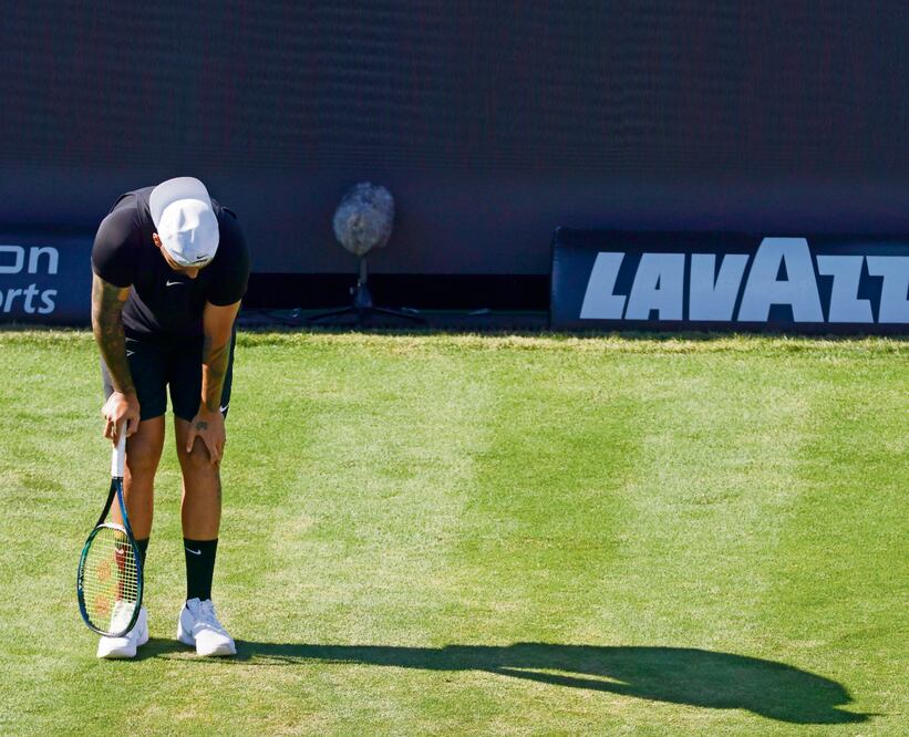 En un brazo tiene cicatrices de autolesión. Foto: Ronald Wittek / EFE