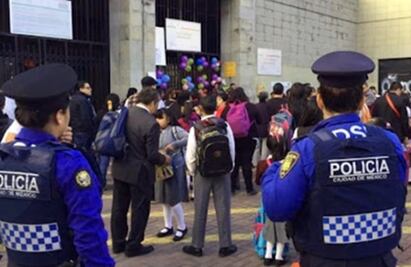 Proponen colocar detectores de metal en puertas de primarias y secundarias de la CDMX