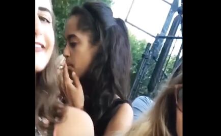 Captan a Malia Obama fumando; sugieren que es marihuana