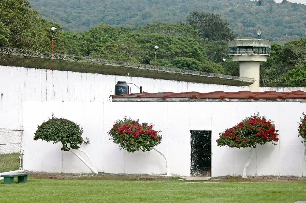 El reclusorio en el que se encuentra el ex gobernador interino cuenta con bardas de seis metros de altura, canchas deportivas y su propio auditorio. (MIGUEL CARMONA. EL UNIVERSAL)