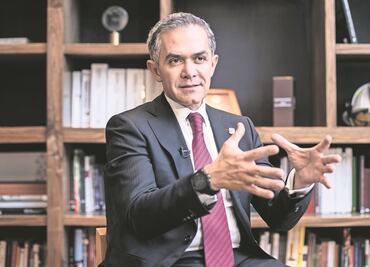 Mancera llama a perredistas a defender y hablar bien del sol azteca