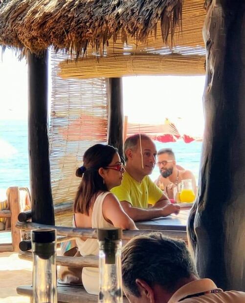 Hugo López-Gatell no suelta el cubrebocas en Argentina; difunde fotos