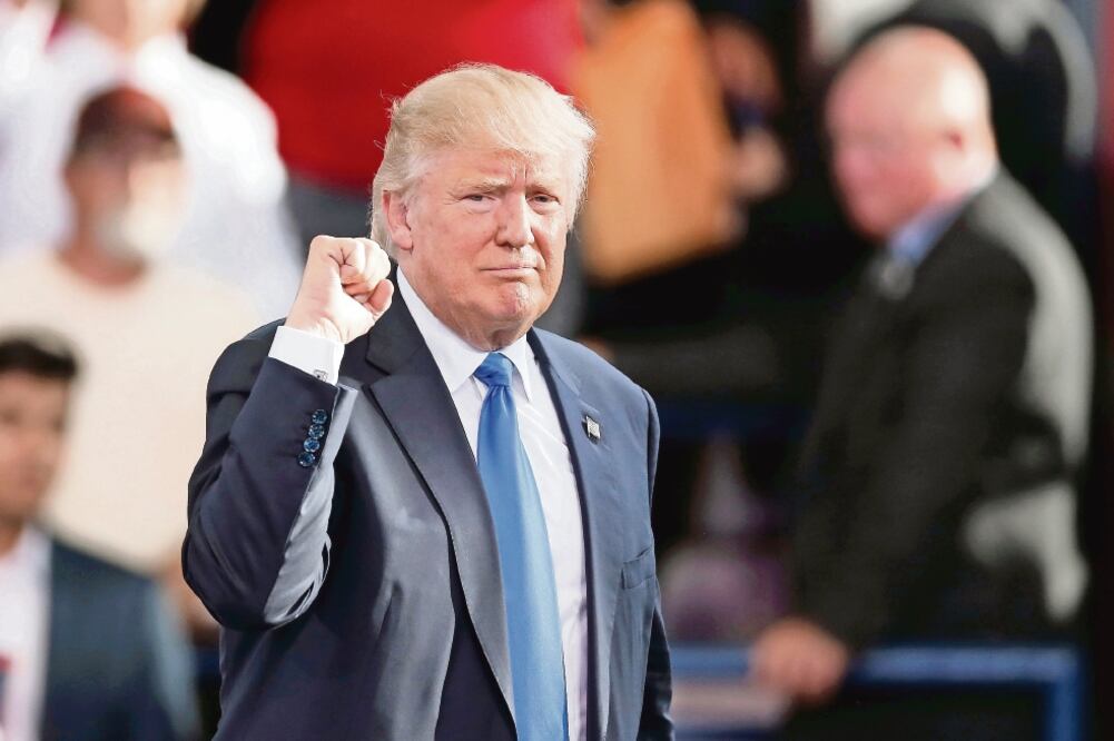 El candidato republicano a la Casa Blanca, Donald Trump, recibió apoyo de la audiencia en el evento de su campaña en Raleigh,Carolina del Norte. (FOTO: CHRIS KEANE. REUTERS)