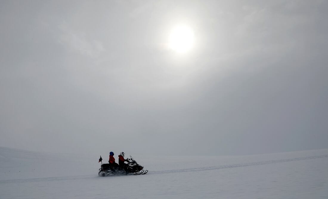 A las 1:00 horas de este sábado, la Luna se interpondrá ante el Sol y comenzará a proyectar una sombra sobre la Tierra. Foto: EFE/ Felipe Trueba, archivo