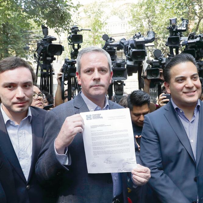 El líder del PAN, Marcelo Torres Cofiño, entregó ayer en la casa de transición la misiva en la que señala a Nicolás Maduro como “un personaje nefasto”. Foto: JUAN CARLOS REYES. EL UNIVERSAL