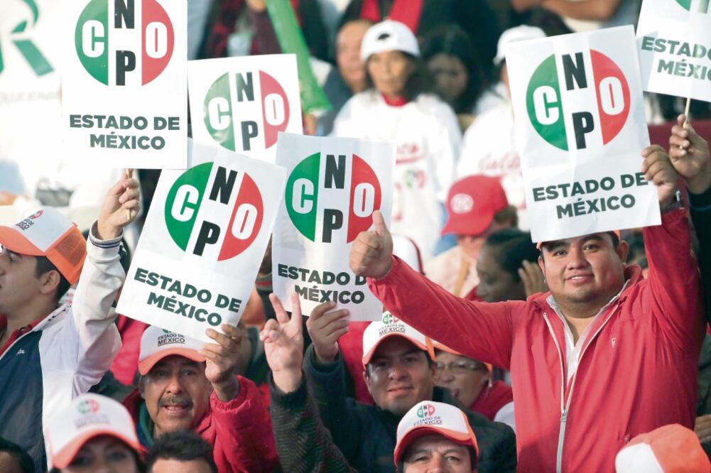 Algunos priístas vieron por primera vez a José Antonio Meade, quien a pesar de no estar afiliado al partido, es su precandidato único por la Presidencia (IVÁN STEPHENS. EL UNIVERSAL)