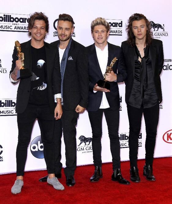 One Direction perdió este año a uno de sus integrantes, pero ganó premios Billboard y dinero a través de su gira (WENN.com)