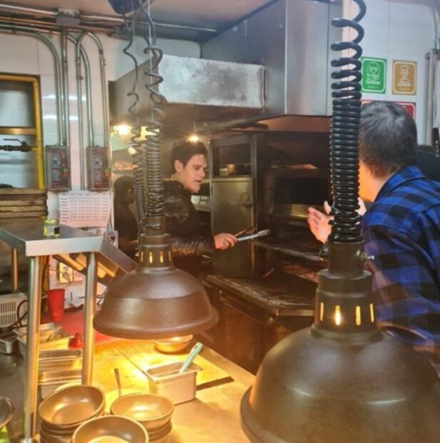 Vocalista de Rammstein le da beso a Dr. Simi en concierto: así se despiden de la CDMX