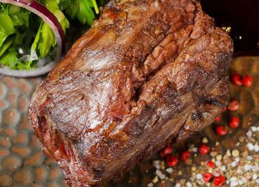 Familia vegana entra en conflicto con su vecino y no lo dejan consumir carne con libertad